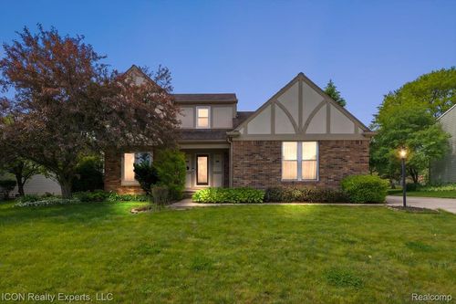 44831 Huntington Dr, Novi, MI, 48375-2223 | Card Image