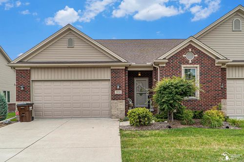 5930 Purple Martin Dr, South Rockwood, MI, 48179-2300 | Card Image