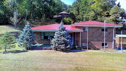 201 Hillcrest Dr, Bluefield, VA, 24605-1319 | Card Image