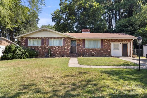 1521 W Colonial Dr, Salisbury, NC, 28144-2256 | Card Image