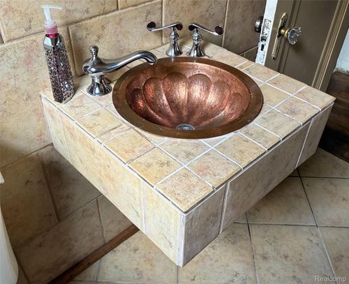 6652 Rockdale St, Dearborn Heights, MI, 48127-2544 | Card Image