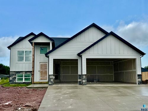 717 Estate St, Harrisburg, SD, 57032-2577 | Card Image