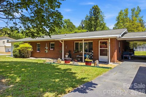 88 Lost Creek Dr, Flat Rock, NC, 28731-6731 | Card Image