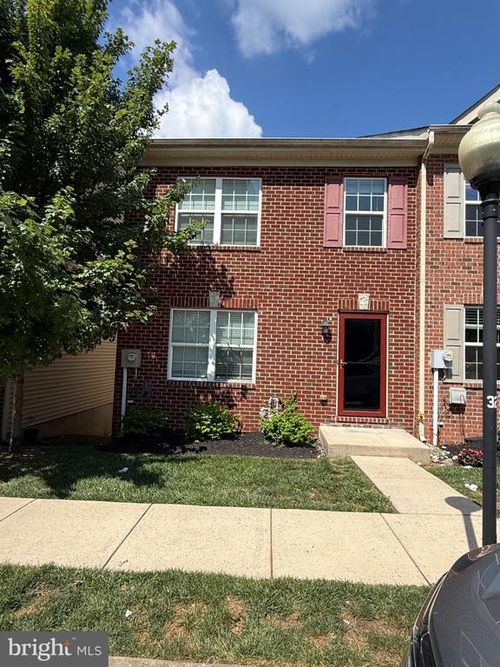135 S Charlotte St, POTTSTOWN, PA, 19464-5948 | Card Image