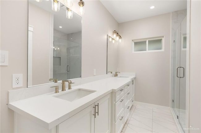 1008 Broken Arrow Dr, House other with 3 bedrooms, 2 bathrooms and 2 parking in Alamo TX | Image 13