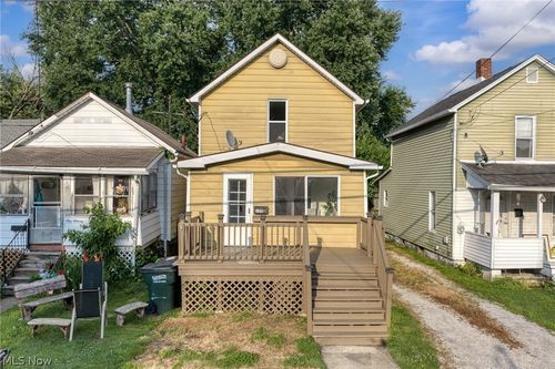 109 15th St Nw, Barberton, OH, 44203-7022 | Card Image