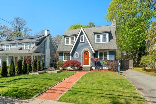 47 Cotton St, Newton, MA, 02458-2619 | Card Image