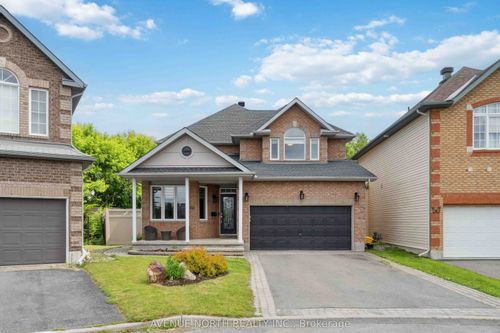 141 Grandpark Cir, Ottawa, ON, K1G6R6 | Card Image