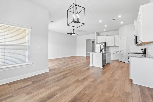 9321 Gladsome Path, House other with 4 bedrooms, 2 bathrooms and 4 parking in Manor TX | Image 6