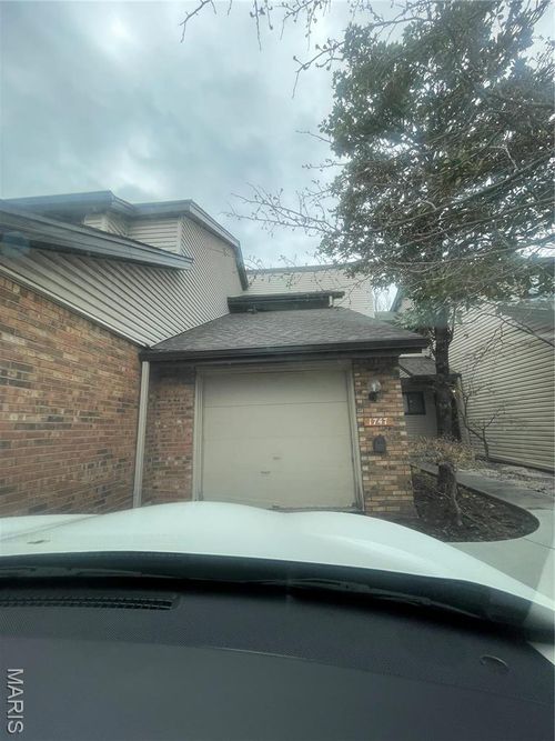 1747 Russet Valley Dr, Saint Louis, MO, 63146-4232 | Card Image