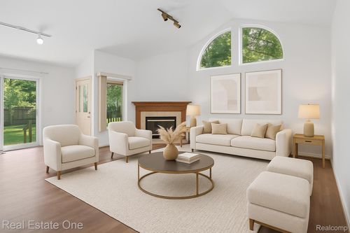 6770 John R Rd, Troy, MI, 48085-1015 | Card Image