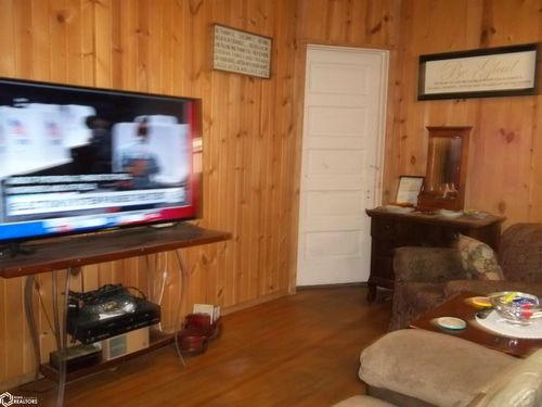 210 W Montgomery St, Creston, IA, 50801-2315 | Card Image