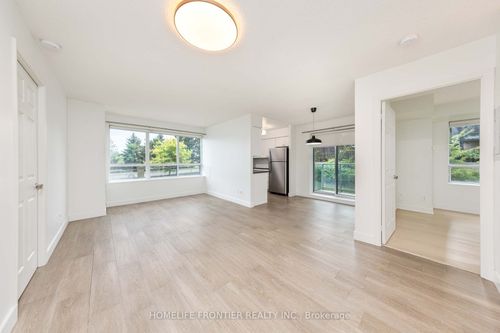 210-23 Oneida Cres, Richmond Hill, ON, L4B0A2 | Card Image