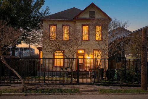 2416 Whitney St, Houston, TX, 77006-3075 | Card Image