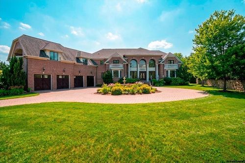 3 Regency Rdg, Andover, MA, 01810-4882 | Card Image