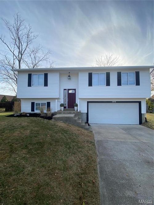 1928 Springhill Dr, O Fallon, MO, 63366-3933 | Card Image