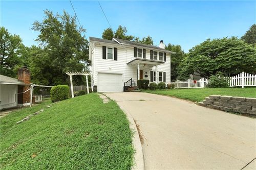 9805 Jewell Ct, Independence, MO, 64052-2166 | Card Image