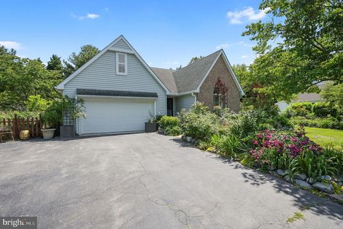 18 E Huntington Cir, DOVER, DE, 19904-9611 | Card Image