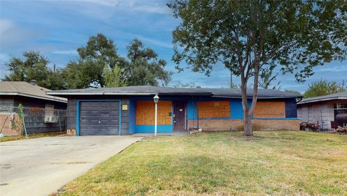 6111 Doulton Dr, Houston, TX, 77033-1239 | Card Image