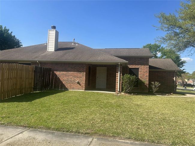 19503 Pinewood Bluff Ln, House other with 3 bedrooms, 2 bathrooms and 2 parking in Humble TX | Image 5