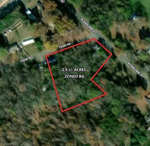 130 Vintage Rd, Eden, NC, 27288-7874 | Card Image