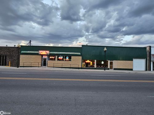 924-920-924 Parriott St, Aplington, IA, 50604-7704 | Card Image