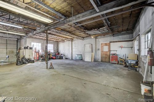 14248 E 9 Mile Rd, Warren, MI, 48089-2758 | Card Image