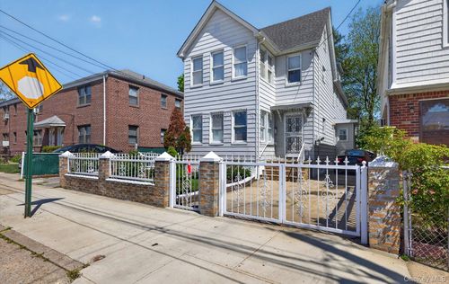 18811 Dunkirk Dr, Saint Albans, NY, 11412-3002 | Card Image