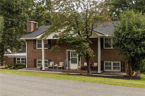 648 Knollwood Dr, Mount Airy, NC, 27030-2342 | Card Image