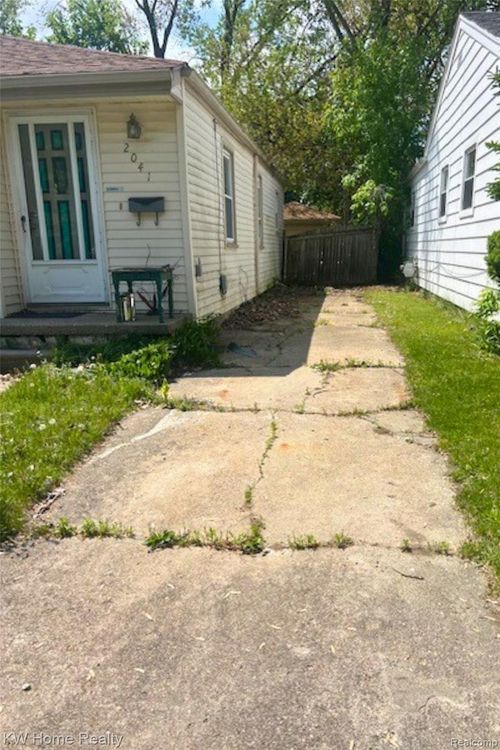 2041 Romeo St, Ferndale, MI, 48220-1535 | Card Image