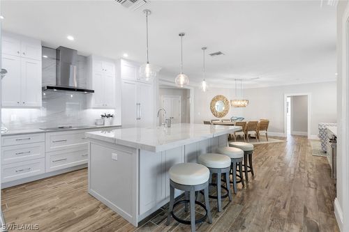 655 Park Shore Dr, NAPLES, FL, 34103-3538 | Card Image