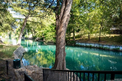 apt-b114-371 W Lincoln St, New Braunfels, TX, 78130-4594 | Card Image