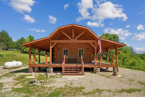 1864 Trophy Run Ln, Harpers Ferry, IA, 52146-7603 | Card Image