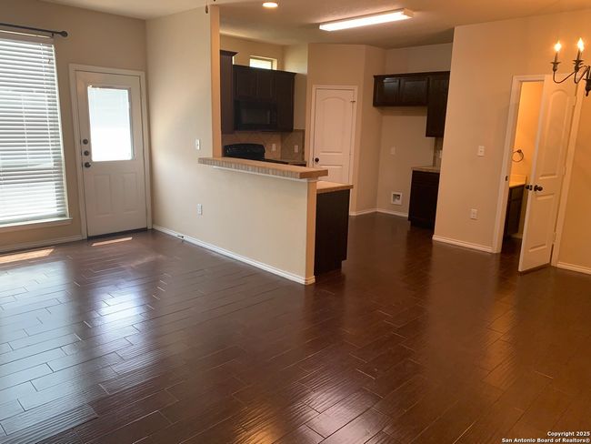 201 Anne Louise Dr, Home with 3 bedrooms, 3 bathrooms and null parking in New Braunfels TX | Image 6