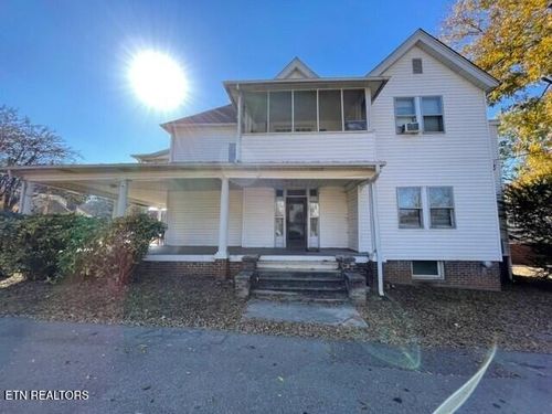 121 Stanley Ave, Maryville, TN, 37803-5975 | Card Image