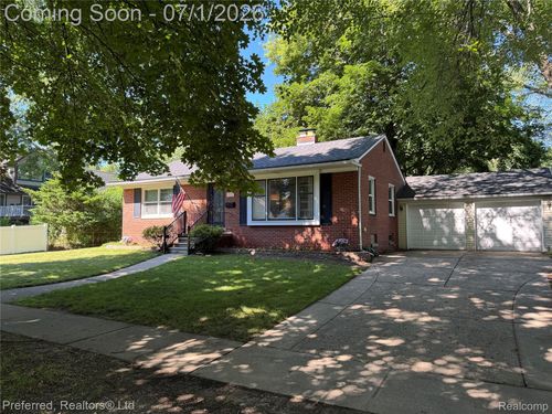15625 Surrey St, Livonia, MI, 48154-2842 | Card Image
