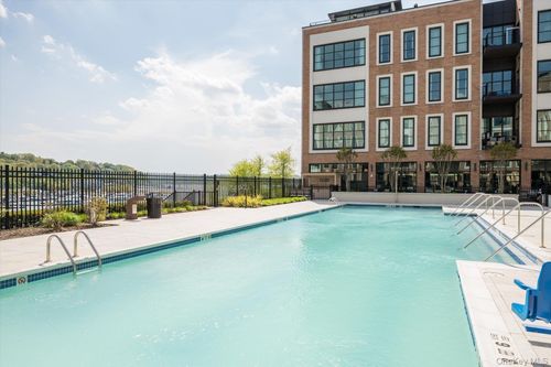 unit-1042-100 Garvies Point Rd, Glen Cove, NY, 11542-5007 | Card Image