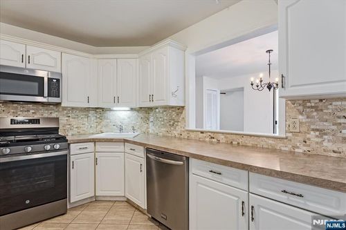 50 Kayser Ln, West Orange, NJ, 07052-1152 | Card Image