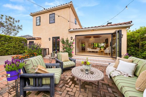305 E Islay St, SANTA BARBARA, CA, 93101-1036 | Card Image