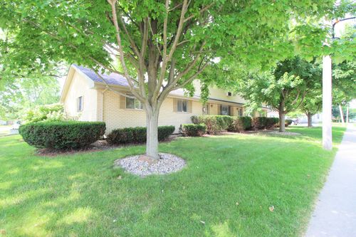 420 W North St, Bradley, IL, 60915-1660 | Card Image