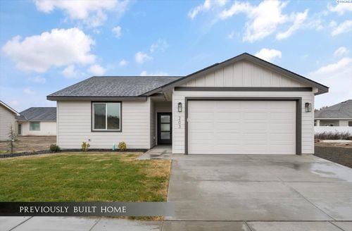 2817 S Beech St, Kennewick, WA, 99337 | Card Image