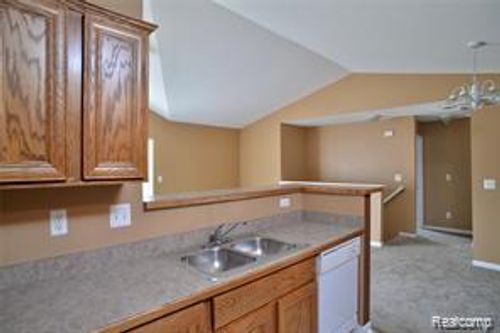 20039 Hidden Oaks Dr, BROWNSTOWN TWP, MI, 48183-3182 | Card Image