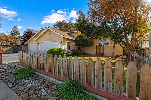 1511 Las Brisas Dr, Hollister, CA, 95023-6707 | Card Image