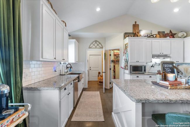 226 Private Rd 3251, Home with 4 bedrooms, 2 bathrooms and null parking in Alice TX | Image 7