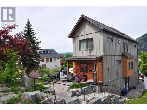 517 Hoover St, Nelson, BC, V1L4X1 | Card Image