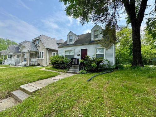 3223 W Fairmount Ave, Milwaukee, WI, 53209-5445 | Card Image