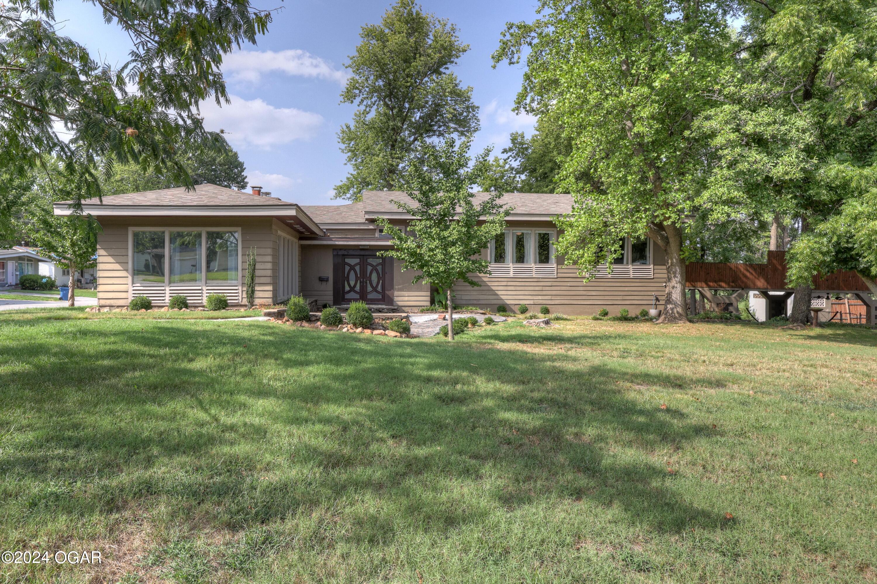 Centennial Ave, Carthage, MO 64836