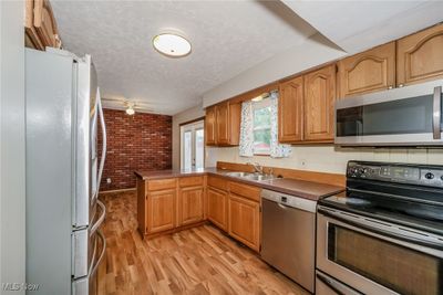 949 Independence Avenue, House other with 3 bedrooms, 1 bathrooms and null parking in Akron OH | Image 2