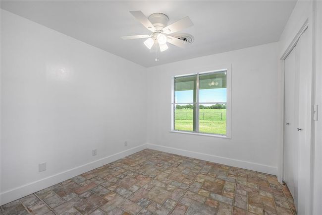 5131 N Us Highway 77, Home with 4 bedrooms, 3 bathrooms and 4 parking in Warda TX | Image 16