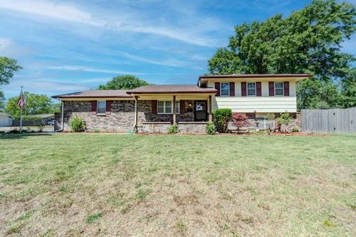 924 E Kay St, Derby, KS, 67037-2207 | Card Image
